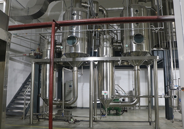 阿胶片-双效浓缩器主视图